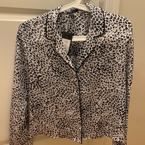 BRAND NEW Dynamite Blouse - Picture 3 of 3